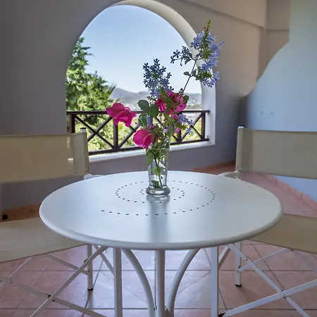 Maistros Village Hotel Karterados (Santorini)